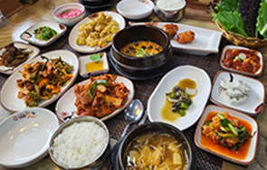 영인산마루 상차림